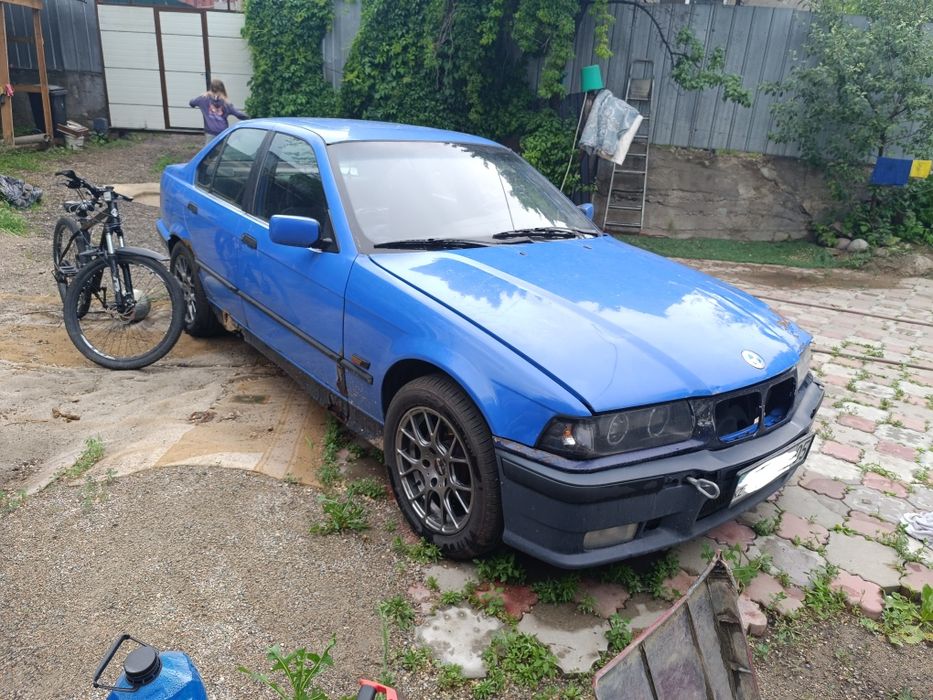 Продам BMW 318 на полном ходу