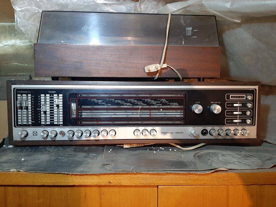 Проигрыватель виниловых пластинок. Радиола Мелодия 104