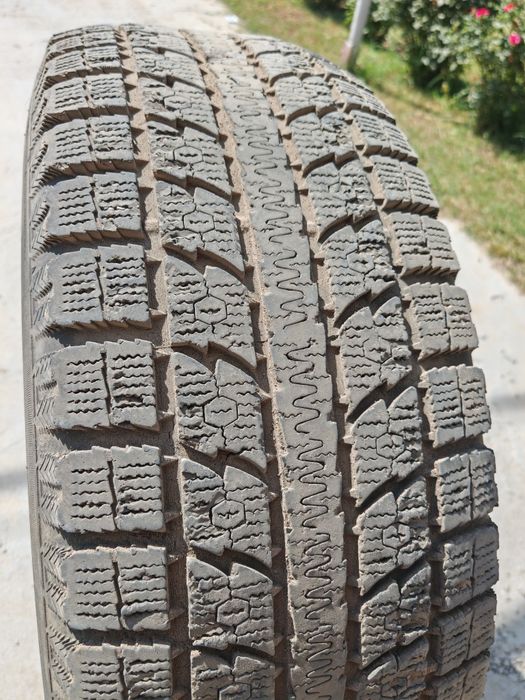 Продам зимние шины TOYO