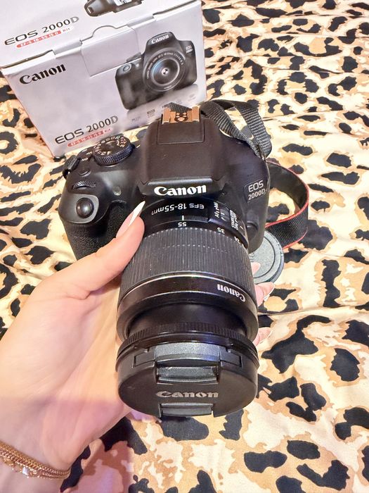 Kit Aparat Foto Canon EOS 2000D