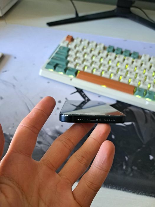 Смратфон iphone 13