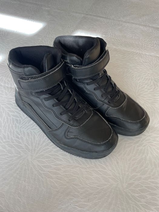 Спортни обувки за момче