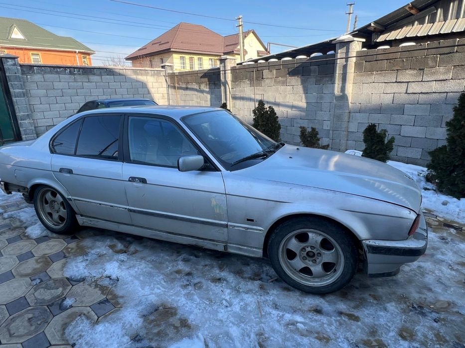 Продам машину бмв е34