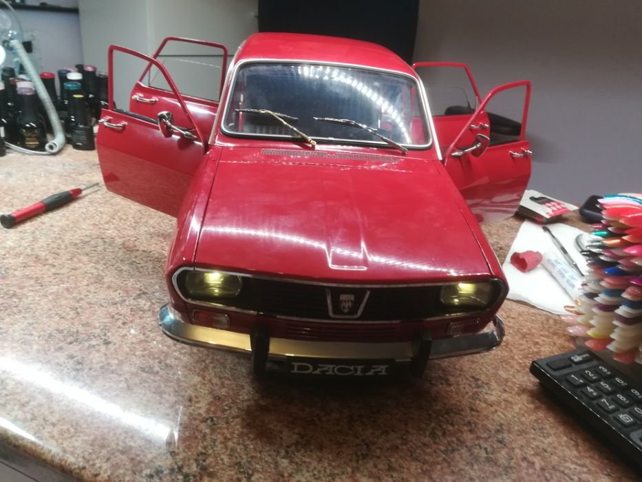 Vând macheta Dacia