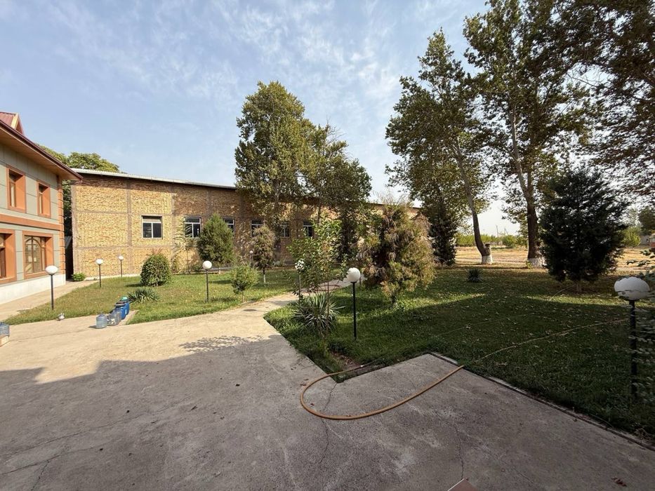 Нотурар бино сотилади 1,8 гектар Янги Узбекистон тарафда