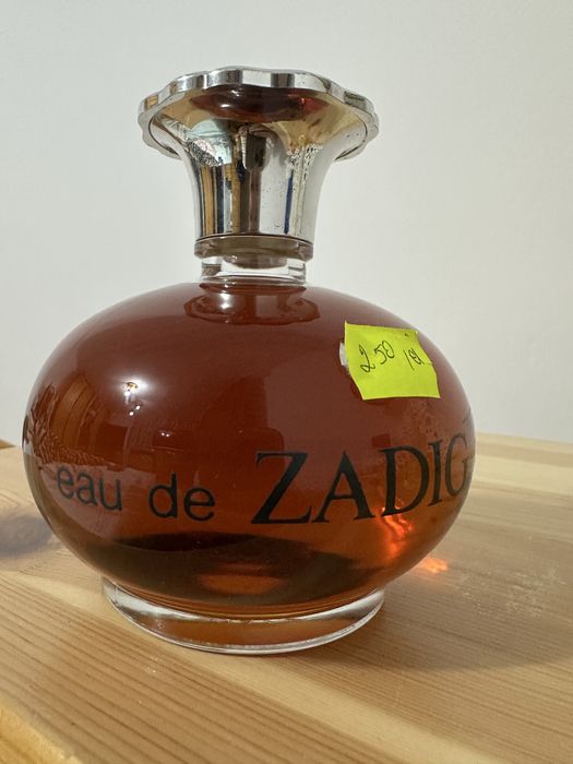 Vand parfumuri    .