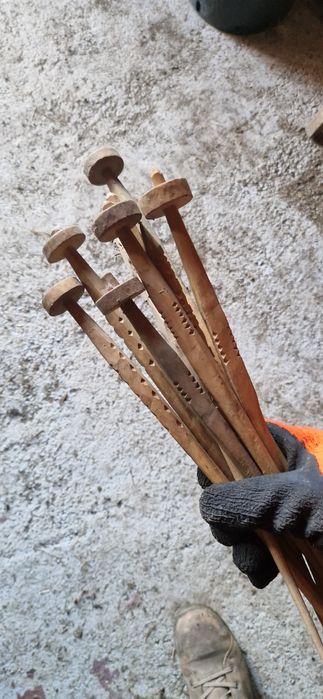 Vând obiecte vechi pentru muzeu