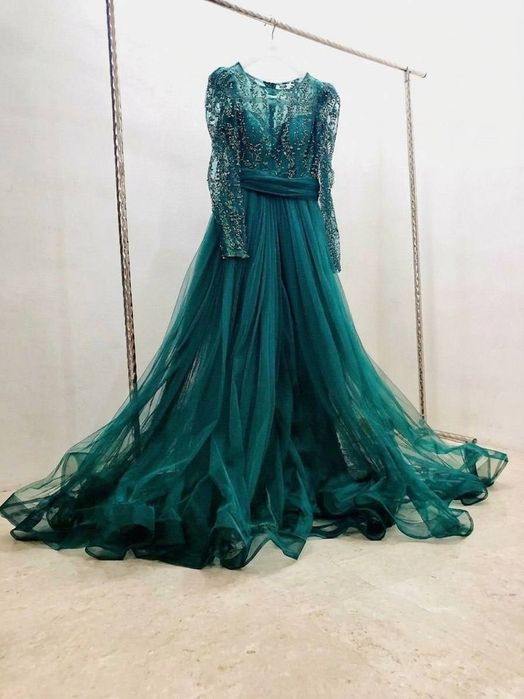 Платье вечернее в отличном состоянии