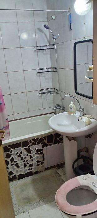 Primesc in chirie o femeie