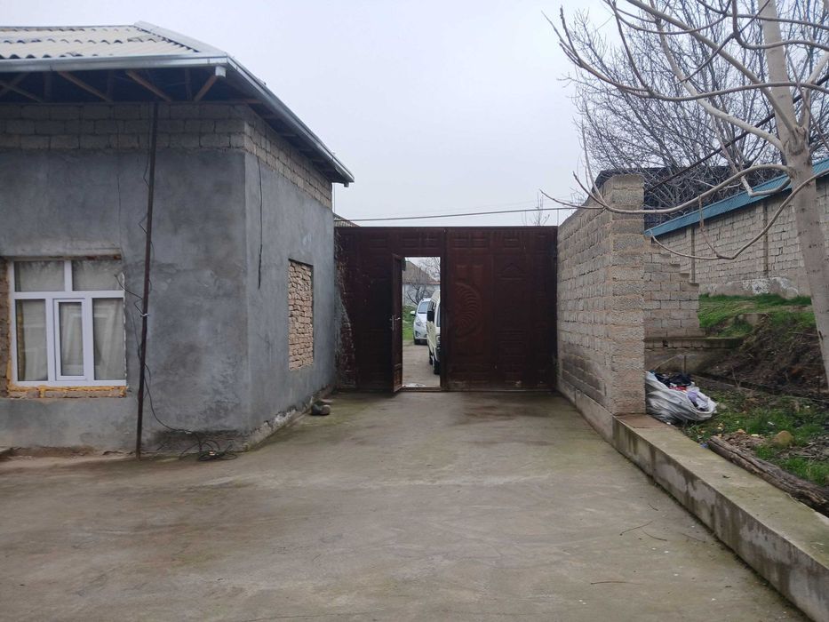 Уй сотилади Тинчликда 10 сотих 4 хона, нархи 46000