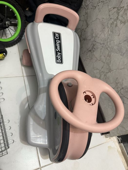 Продам машинку толокар