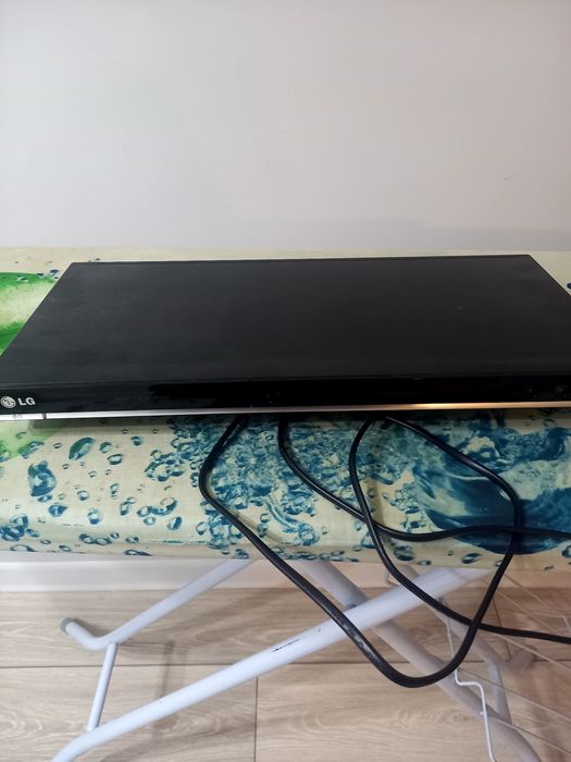 Продается видео DVD плееры 2шт