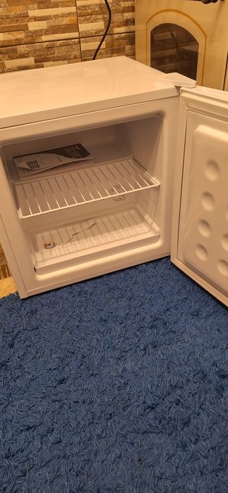 Mini frigider funcțional