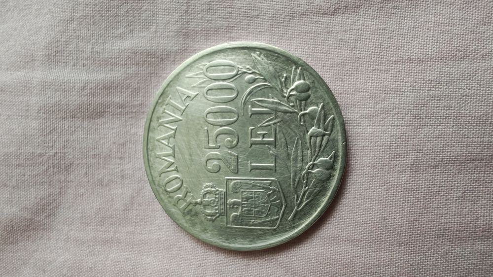 Vand Moneda argint și bijuteri de damă.