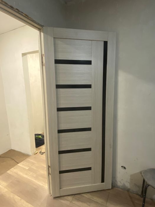 Продаю меж ком двери