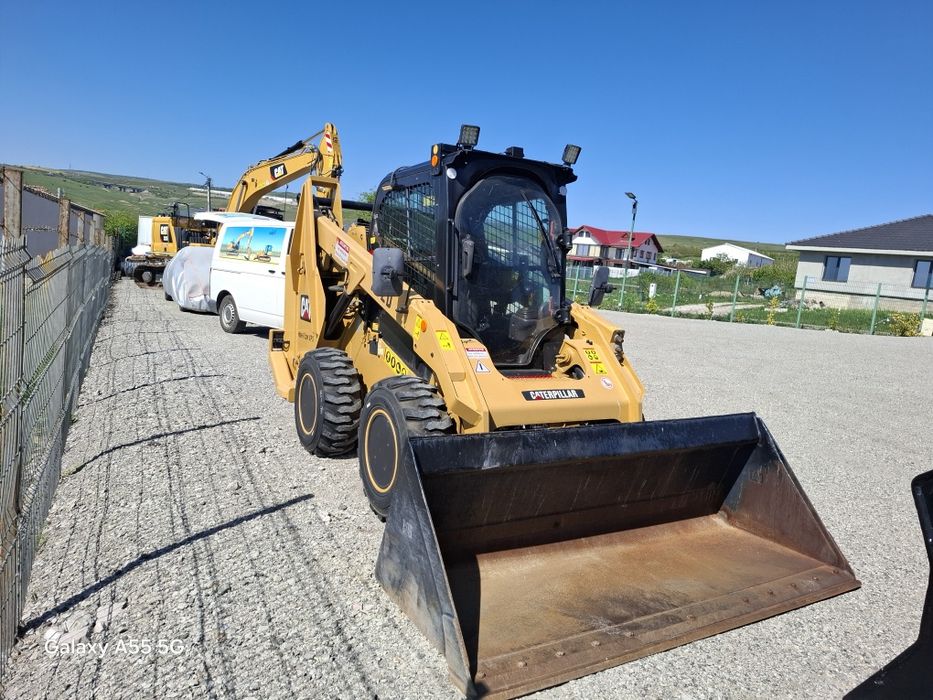 Mini încărcător frontal CAT 272 D