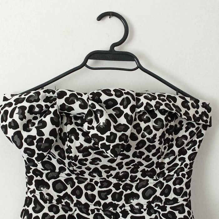 Елегантна рокля, р-р XS Limited Edition с голяма красива панделка.