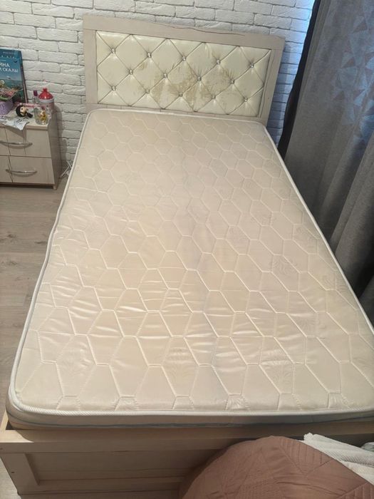 Кровать 120*200 б/у с матрасом