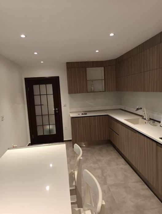 Дава се под наем Тристаен апартамент в София, Оборище - 90 кв.м за 900 € - Снимка #2