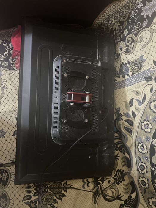 Продам телевизор Elenberk