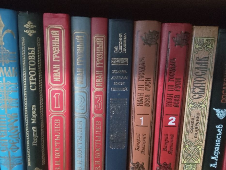 Продам книги 200тг