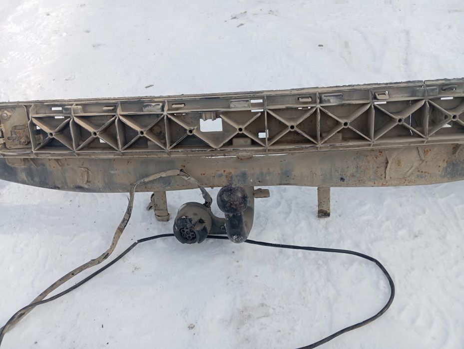 Фаркоп стоял на Ауди Б4.