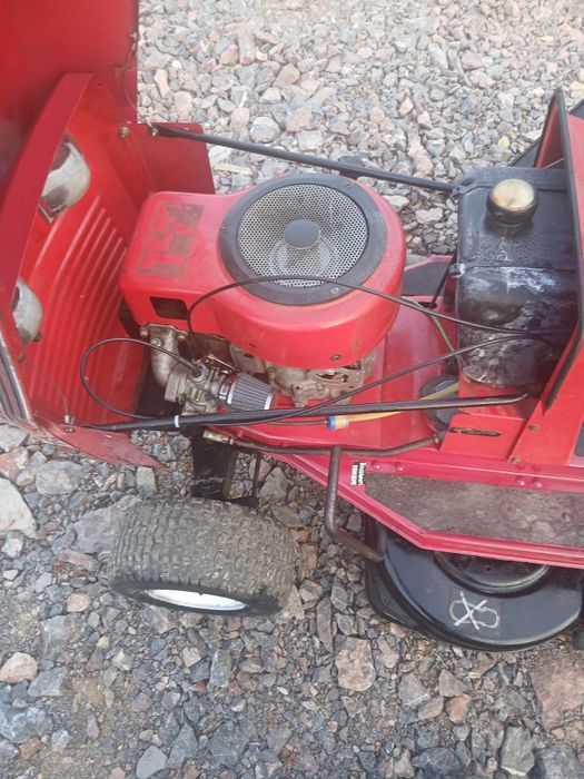 Tractoras de gazon vand urgent