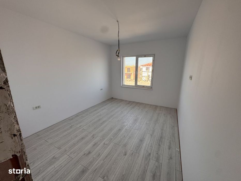 Duplex Despartit, Suprafata Generoasa , Toate Utilitatile