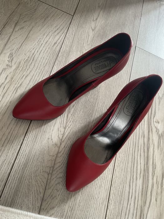 Tocuri rosii dama de firma