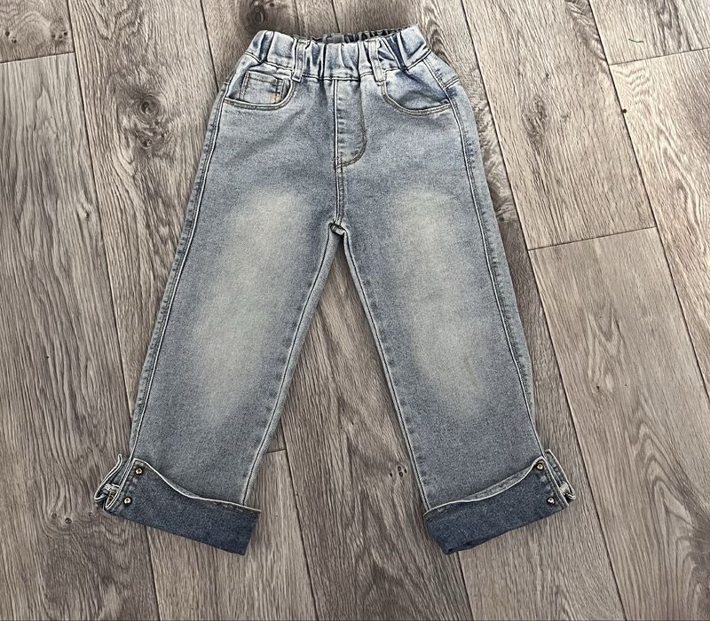 Продам джинсы на девочку
