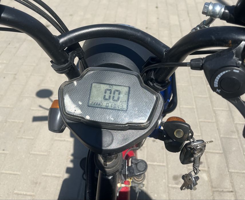 Vând moped electric cu 3 roți – an fabricație 09.04.2024 – 1.343 km . Predare în Cugir!