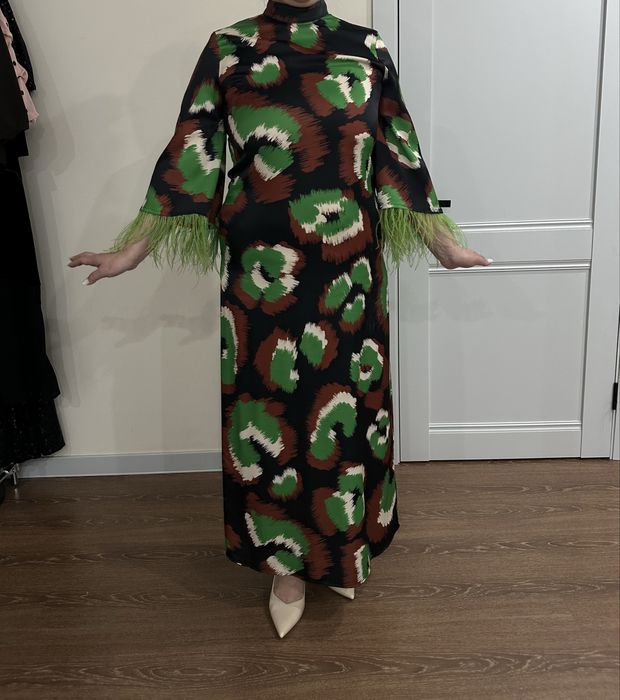 Яркое красивое платье