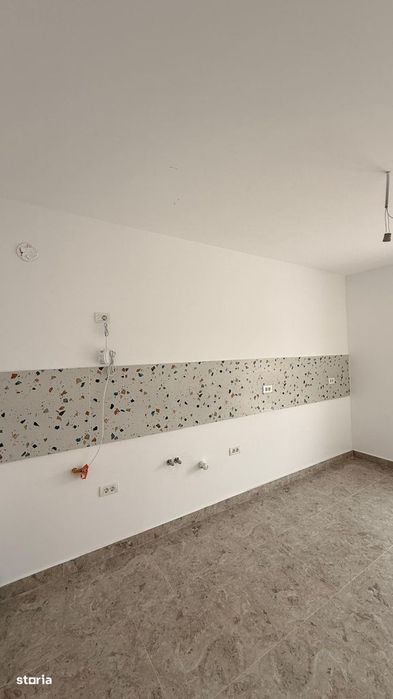 Vilă superbă - finisaje de lux, teren generos, lângă stația de autobuz