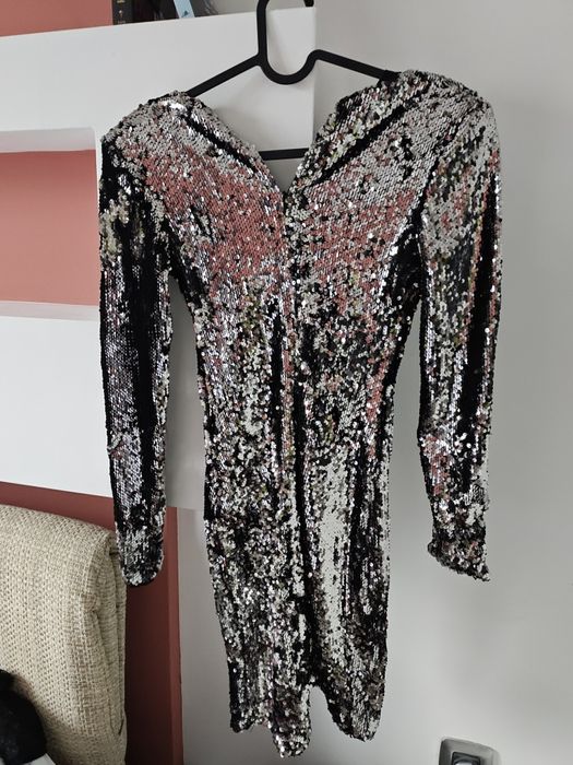 Ефектна рокля с пайети Bershka