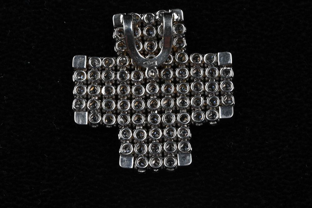 Кръст Бяло Злато 750 (18к) 77 брилянта, общо 5.4 карата