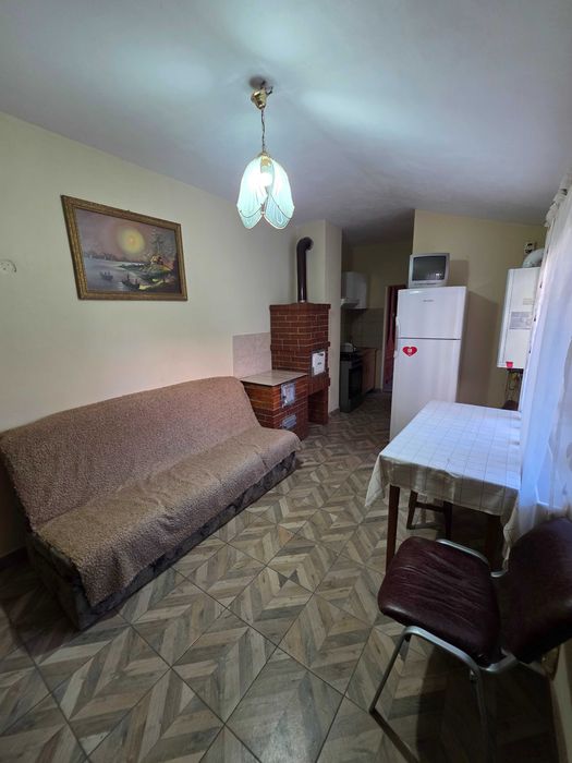 Apartament de inchiriat la casă 2 camere intrare separata Ronat