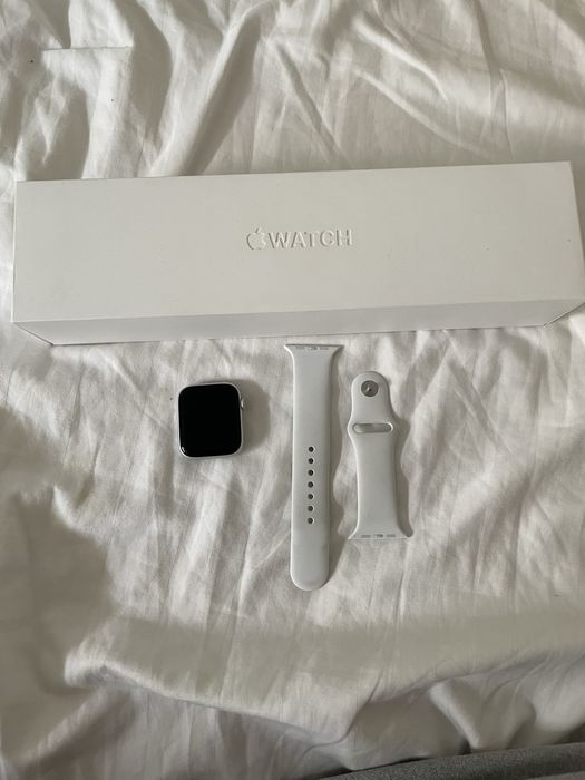Apple watch 5 marime 44mm