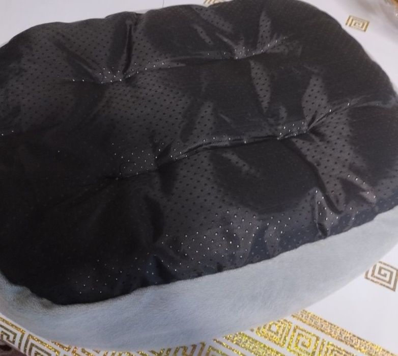 Лежанка для кошек или маленьких собак