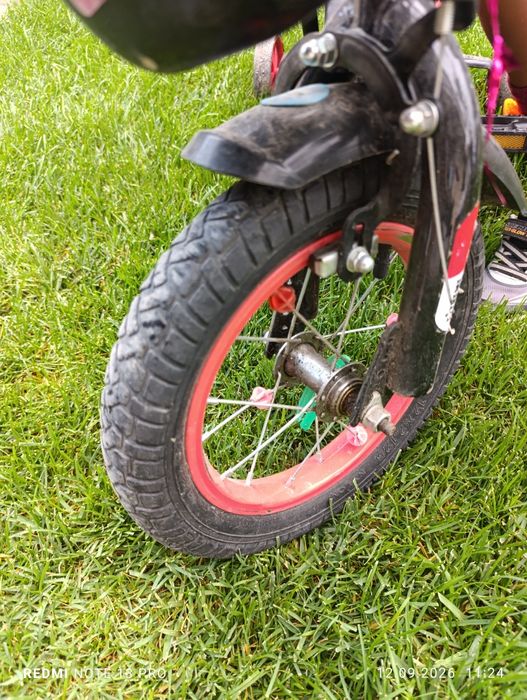 Bicicleta copii roșie cu negru