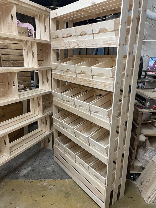 Дървен стелаж с 20 касетки/щайги