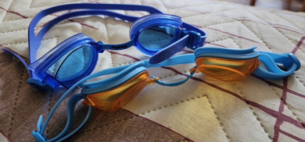 Продавам детски очила за плуване