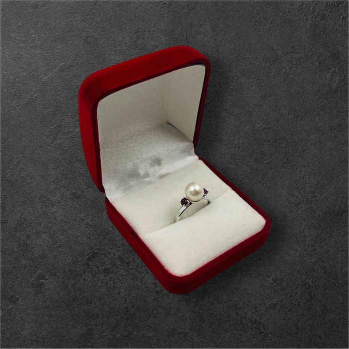 Пръстен с перла и два граната 18к