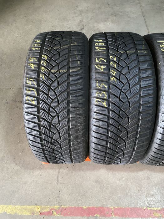 Anvelope iarna 235/45/18 Goodyear Ultra Grip Performance 235 45 18 R18