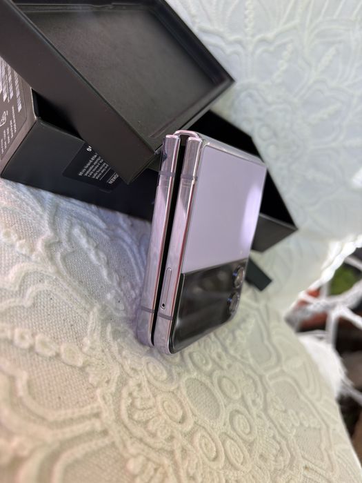 Samsung Galaxy Z Flip 4