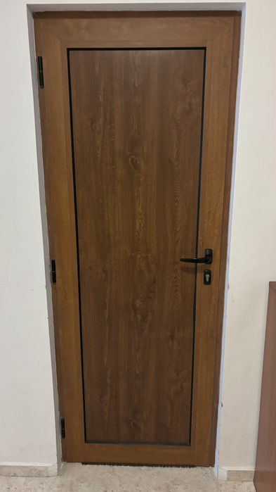 Продавам интериорни врати