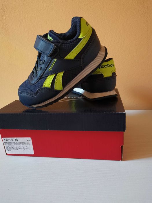 Детски оригинални  маратонки като нови