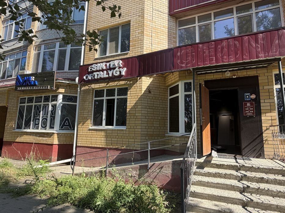 Коммерческое помещение, Батыс