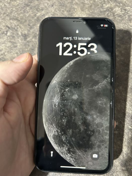 Vând iPhone 11 – 128 GB, în stare foarte bună de funcționare.