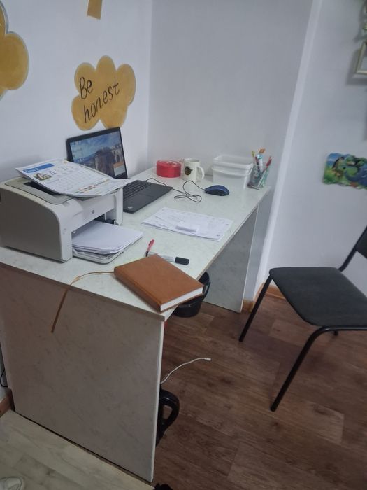 Продам стол офисный
