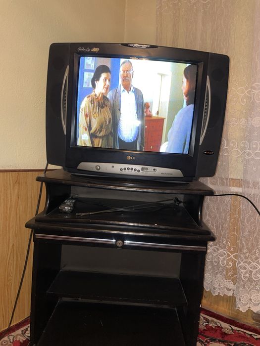 Lg Televizor + pastavka sotiladi